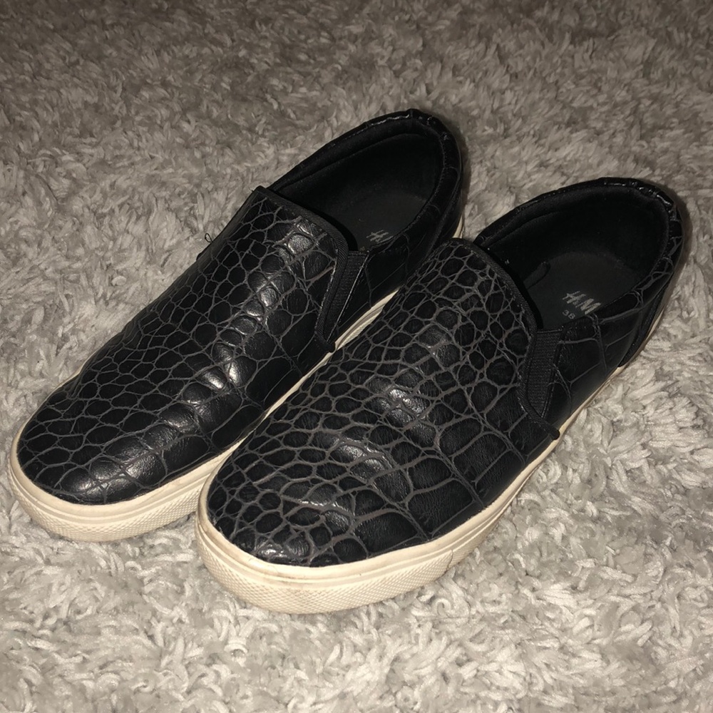Women’s sip on sneakers